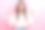 展示双V手势的拉丁裔迷人女孩模特的头像照片，充满乐趣和友好的氛围，背景为粉色。图片下载