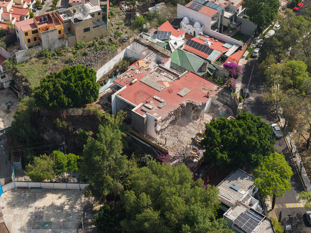 无人机拍摄的房屋拆除照片。图片下载