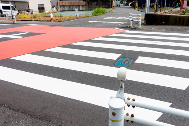 日本的斑马线照片。交通图片。图片下载