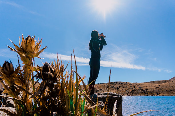 登山者在墨西哥拍摄托卢卡火山的照片图片下载