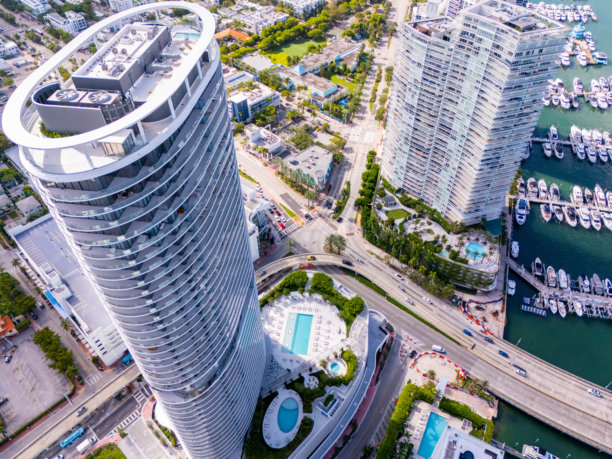 迈阿密海滩新五公园住宅公寓大楼的航拍照片图片下载