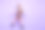 乐观的棕发女孩穿着眼镜、棕色连衣裙和鞋子，完整的侧面照片，背景为淡紫色。图片下载
