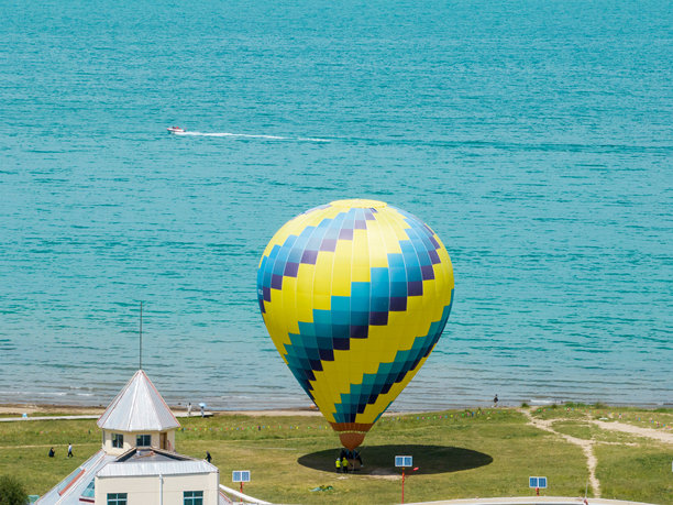 青海湖的航拍照片，青海省，中国，亚洲。图片下载
