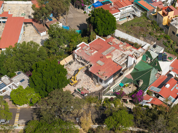 无人机拍摄的房屋拆除照片。图片下载