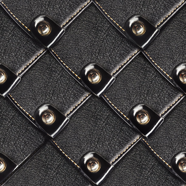 无缝4K照片纹理材料，带铆钉的鳞片黑色皮革盔甲表面。图片下载