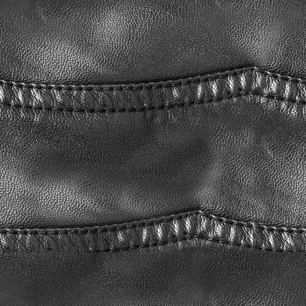 光滑黑色皮革表面的无缝4K照片纹理材料，带有华丽的缝线图案。图片下载