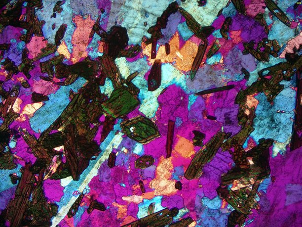 石英闪长岩的显微照片图片下载