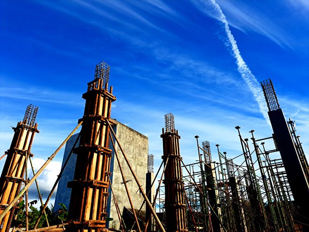 建筑柱模板的照片，施工项目活动图片下载