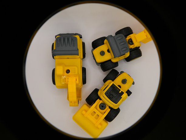 建筑车辆玩具的照片。可用于T恤印刷和儿童服装设计。图片下载