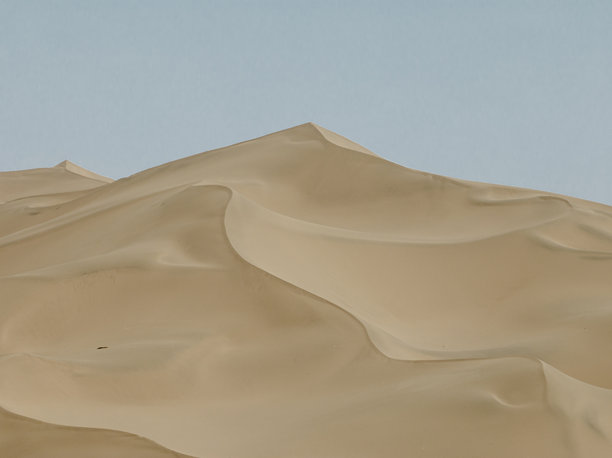 库木塔格沙漠的航拍照片，位于中国新疆吐鲁番的鄯善县。图片下载