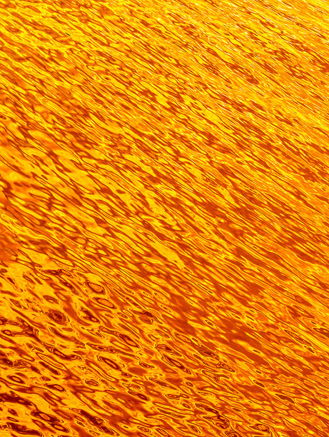 耀眼的金色水波 - 高分辨率抽象背景，适用于屏幕保护程序、网页设计、营销和数字艺术项目 - 精美的库存照片图片下载