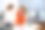 两位女性设计师在现代办公室中头脑风暴色彩方案。创意团队合作、品牌塑造和用户界面用户体验。图片下载