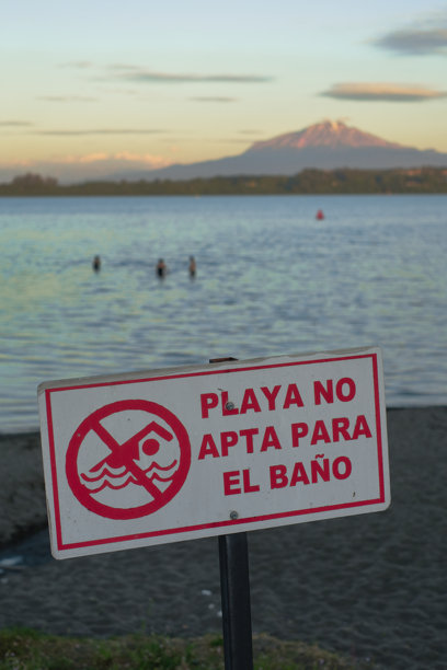 禁止游泳的海滩标志照片图片下载