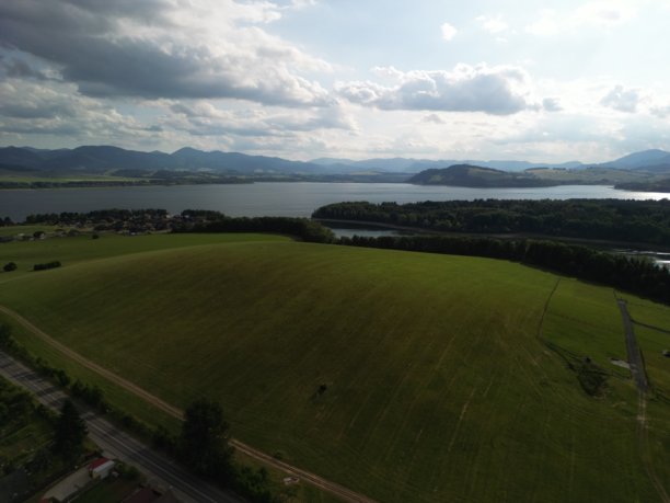 西塔特拉山脉 - 斯洛伐克 - 假期期间拍摄的高质量无人机照片图片下载