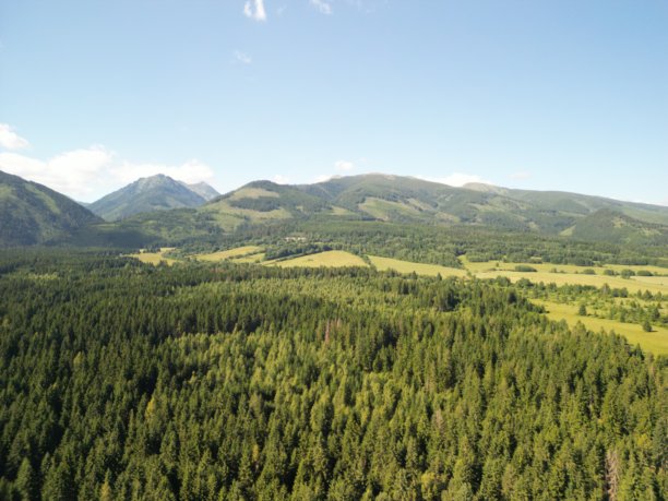 西塔特拉山脉 - 斯洛伐克 - 假期期间拍摄的高质量无人机照片图片下载