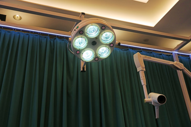 医疗手术灯的特写照片图片下载