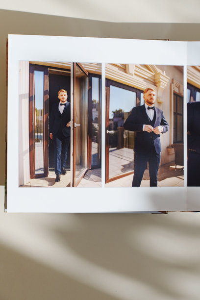 白色桌子上的打开婚礼照片书页面图片下载