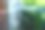 男性手部特写和全景照片，使用水管给花园浇水。图片下载