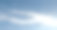 清澈蓝天中散布着白云。天空与云彩的风景。天空背景照片。图片下载