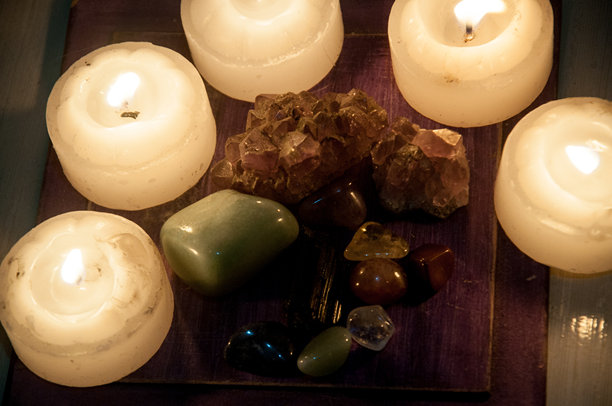 石头和水晶的仪式照片图片下载