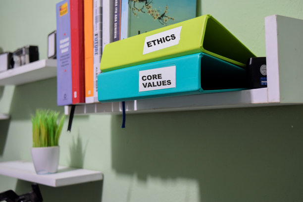 带有“Ethis”和“核心价值观”标签的文件夹，商业管理概念图片下载