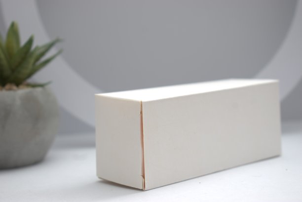 高质量的药品、胶囊和泡罩包装的图片，排列在干净的背景上。适合用于医疗、药房、健康或医学主题的内容。适合博客、演示文稿、广告和教育材料。图片下载