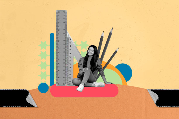 时尚艺术创意全海报照片拼贴，快乐的女学生坐在尺子、铅笔和学习用品旁，展现出书呆子学习者的形象。图片下载