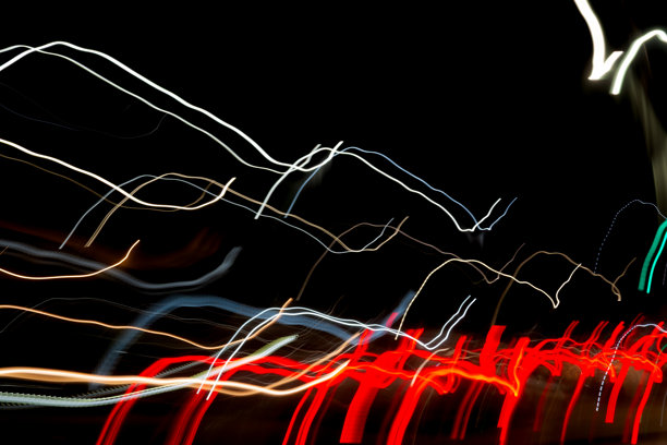 抽象背景，明亮的多彩光线在运动中。留白概念。照片效果。图片下载