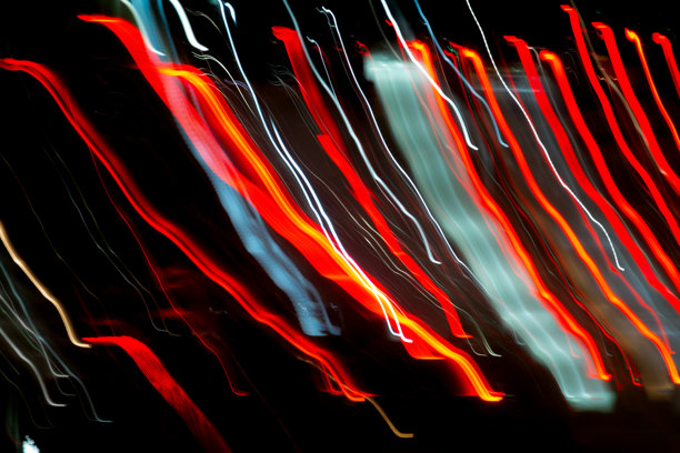 抽象背景，明亮的多彩光线在运动。留白概念。照片效果。图片下载