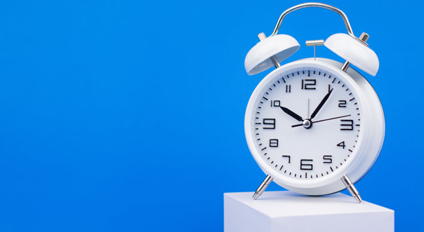 高质量的照片，闹钟概念体现高品质的工作与生活图片下载