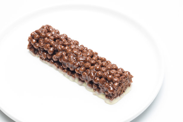 谷物，巧克力和白巧克力能量棒图片下载