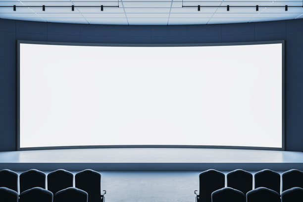 现代礼堂舞台上的空白曲面LED屏幕，周围是空椅子和天花板灯光，适用于商业演示或数字展览的模型。3D渲染。图片下载