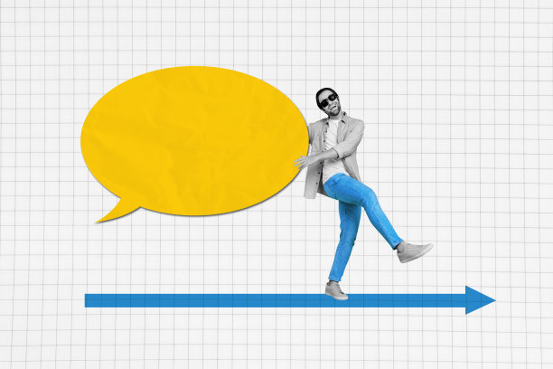 快乐男人跳舞的拼贴照片，手持文本框气泡，传达沟通概念，箭头指向涂鸦背景。图片下载