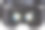 戴着虚拟现实头盔观看360度VR照片图片下载