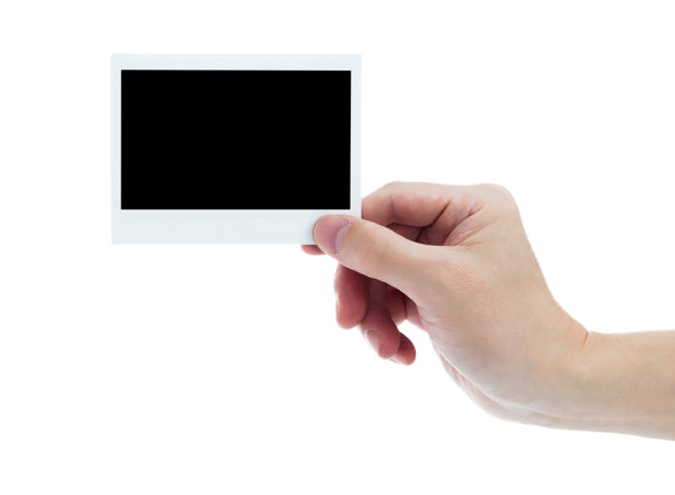 人手握着白色背景上的空白即时照片卡片图片下载