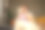 年轻女性在家中认真打电话。库存图片图片下载
