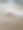 教室里木桌上的白色粉笔和黑板擦特写照片，位于印度的一所学校。图片下载
