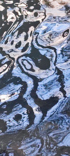 黑色、蓝色和白色的抽象水景图片。图片下载