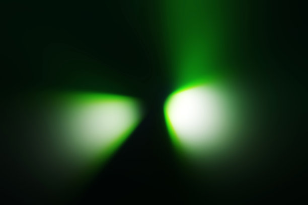 舞台灯光效果在黑暗中，近景照片图片下载