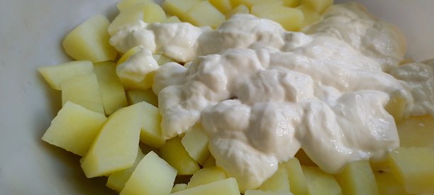 土豆沙拉制作过程的照片图片下载