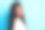侧面肖像照片：一位非裔美国年轻女性，面带微笑，心情愉快，背景为柔和的蓝色。图片下载