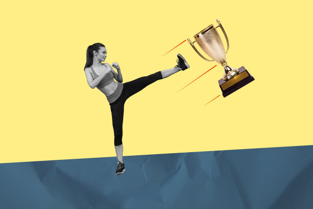 微笑的女运动员在柔道比赛中获胜，获得第一名金杯的合成照片拼贴，背景为涂鸦风格。图片下载