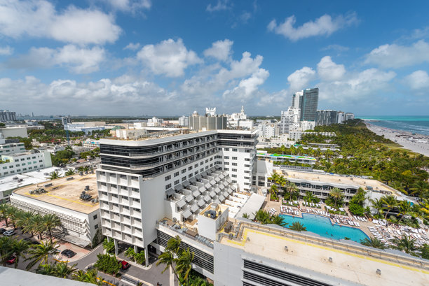 从阳台上拍摄的佛罗里达州迈阿密海滩的照片图片下载