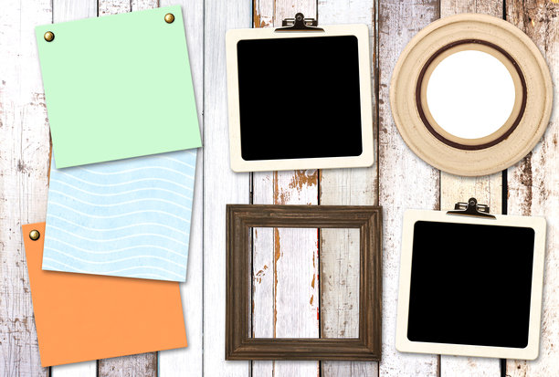 复古照片和木框的模板拼贴。用于剪贴簿的情绪板图片相册网格。复古风格的情绪板布局。木墙上的复古空木框。留白空间。图片下载