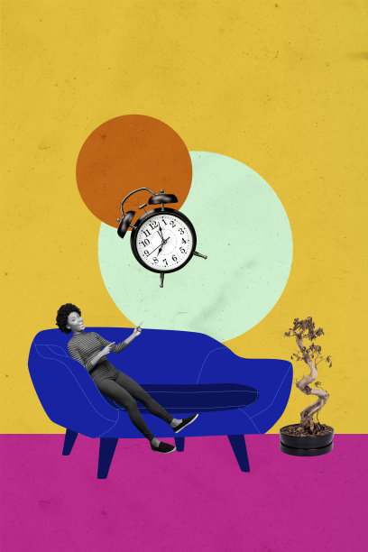 快乐的美国女孩躺在沙发上，指着闹钟，早晨的时间表，孤立在涂鸦背景上，竖版照片拼贴。图片下载