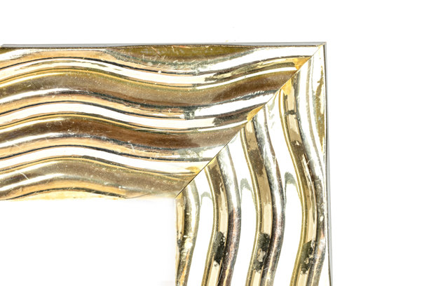 银色框架用于装饰画作、照片和海报。图片下载