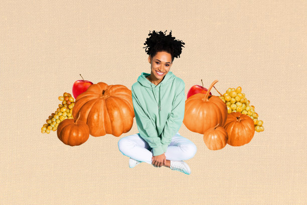 秋季趋势艺术照片拼贴，感恩节盛宴，年轻的非洲裔女性，南瓜收获，苹果，葡萄图片下载