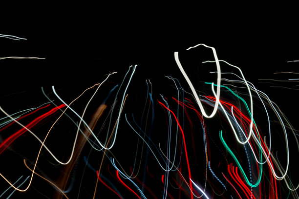 抽象背景，明亮的多彩光线在运动。留白概念。照片效果。图片下载