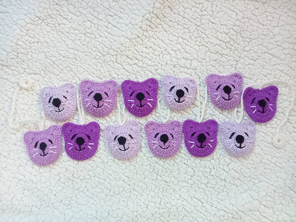 头动物的脸，钩针猫，多色手工插图。家装图片或小孩子的卧室图片下载