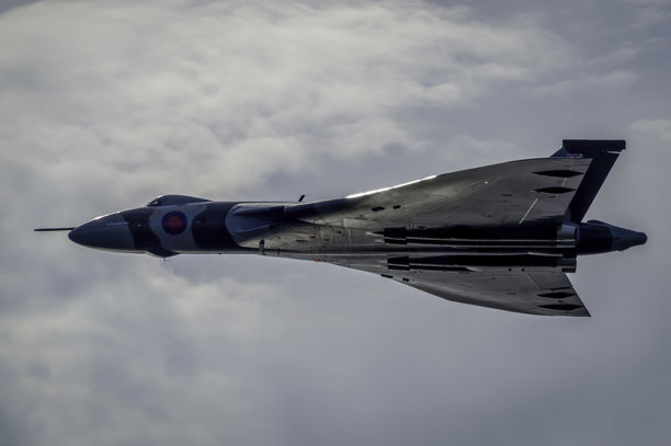 沃肯轰炸机在萨默塞特海岸上空飞行，彩色图片。图片下载